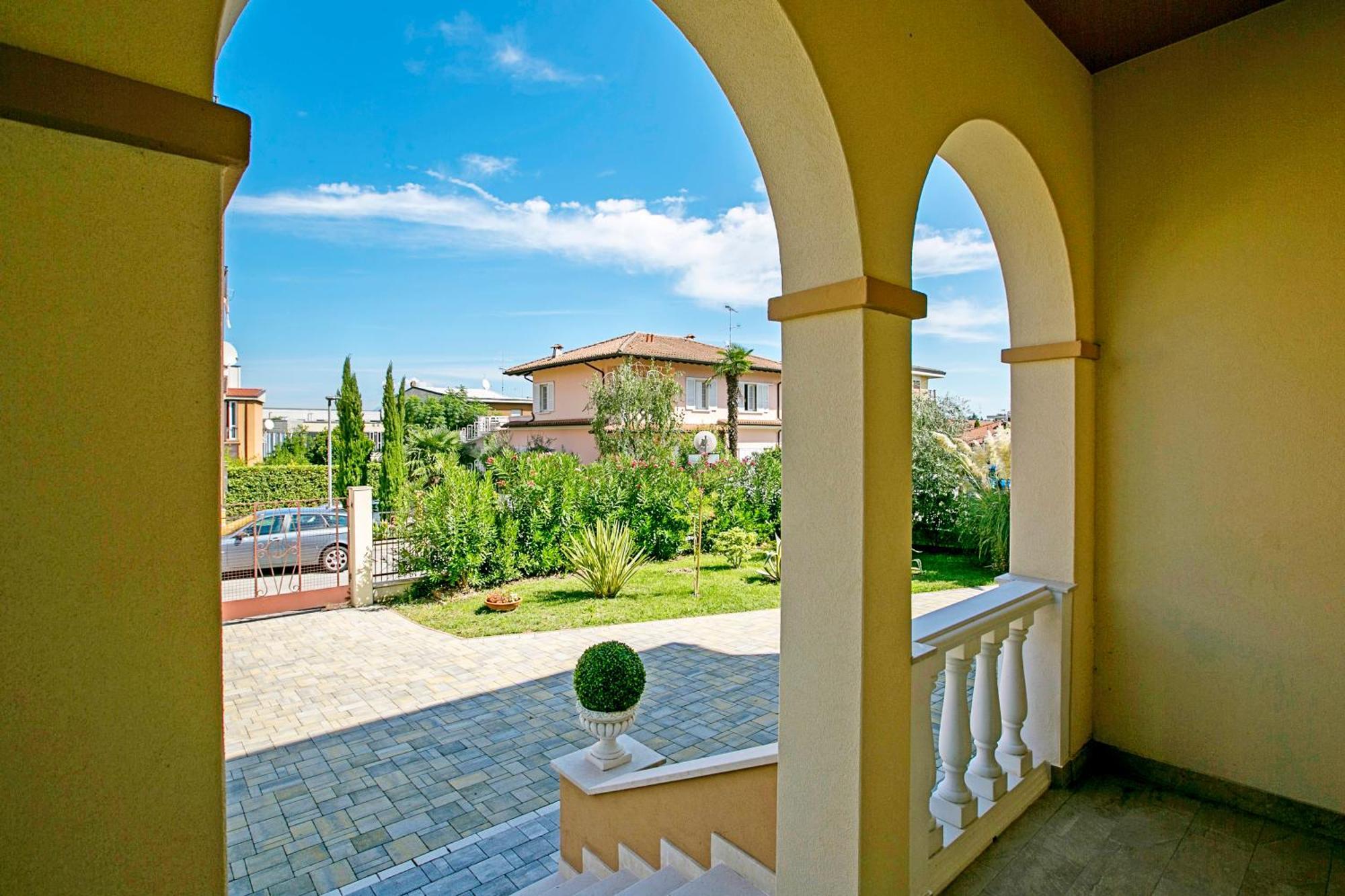 Villa Mimosa - Appartamento 1 - Happy Rentals Ντεζεντσάνο ντελ Γκάρντα Εξωτερικό φωτογραφία