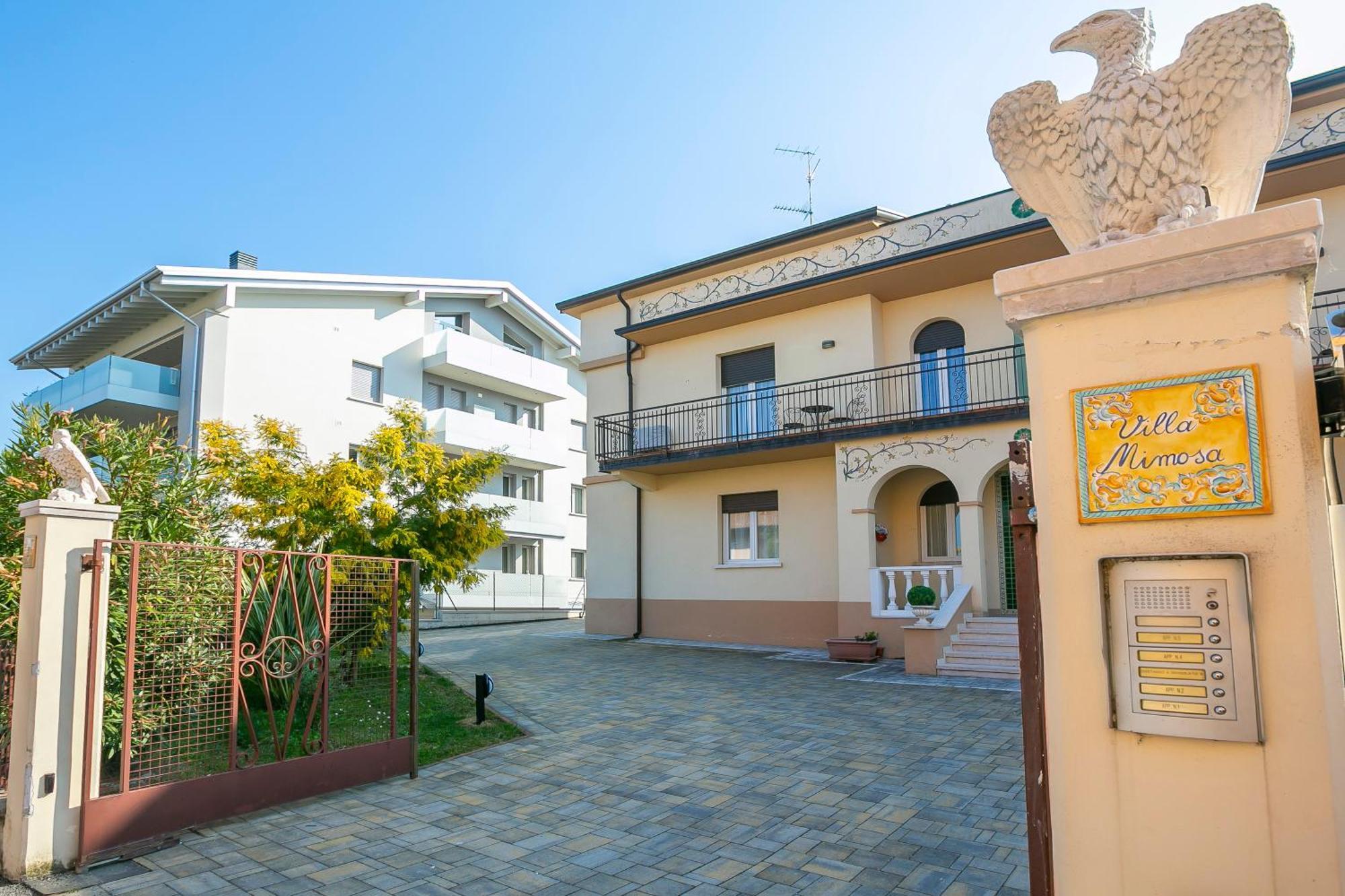 Villa Mimosa - Appartamento 1 - Happy Rentals Ντεζεντσάνο ντελ Γκάρντα Εξωτερικό φωτογραφία